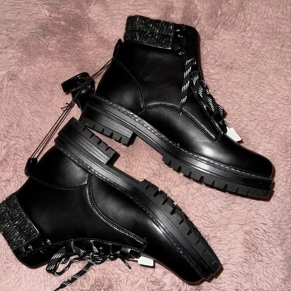 NWOT women’s Black faux leather lace up combat boots 9W time and tru - Picture 5 of 9